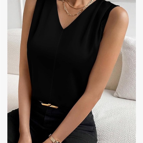 Black sleeveless top. Medium - Picture 3 of 7